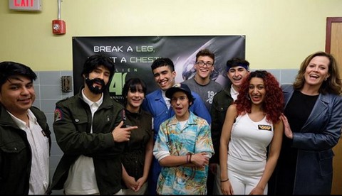 Sigourney Weaver przyszła na premierę sztuki "Obcy" wystawionej przez licealistów