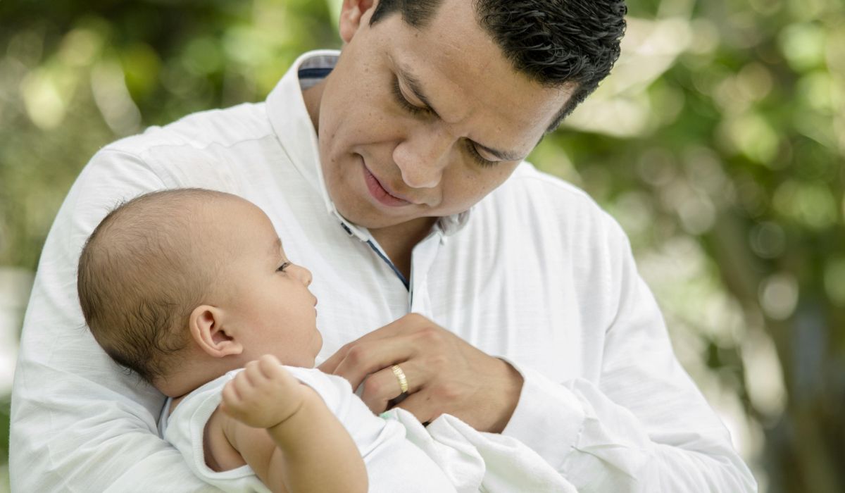 Zauważalna zmiana w statystykach, mężczyźni częściej korzystają z urlopów tacierzyńskich