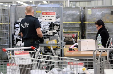 Celnicy zatrzymali w sortowni ponad 250 przesyłek z Chin. Adresatów wezwano do zapłaty podatku