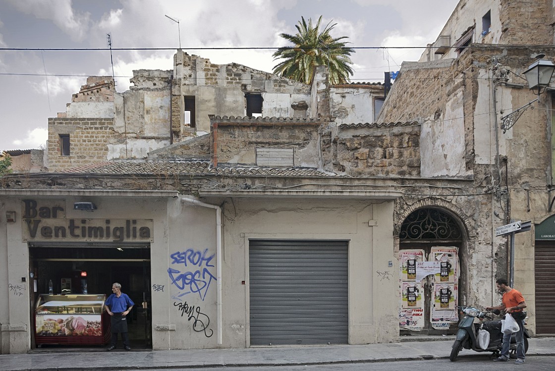 Włoska mafia dostarcza darmową żywność rodzinom, którym skończyły się pieniądze