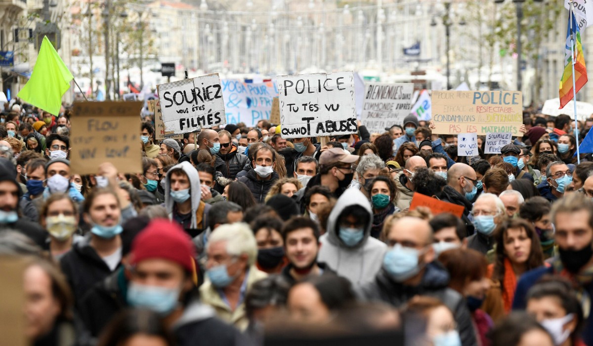 Francja: 130 tys. osób na marszach przeciw przemocy policji i zmianom w prawie