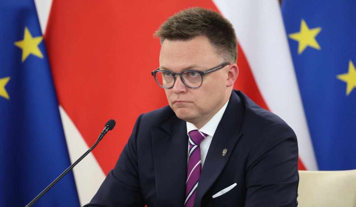 Sondaż: połowa Polaków uważa, że Hołownia powinien dać sobie spokój i zrezygnować ze startu w wyborach