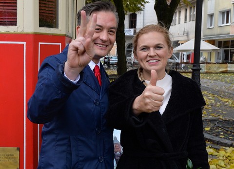 "Wprost":  "Powstanie nowa partia skupiona wokół Roberta Biedronia i Barbary Nowackiej"