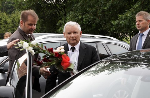 SE: kierowca Kaczyńskiego jest milionerem. "Ma trzy domy i ziemskie posiadłości"