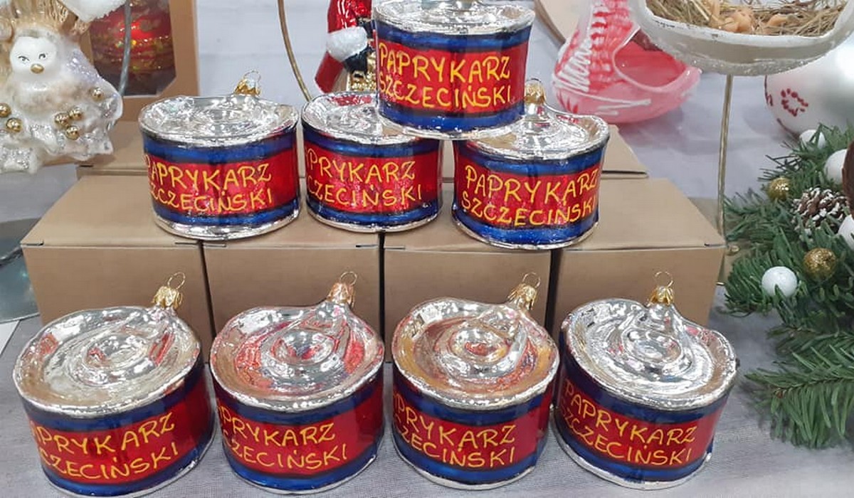 Powstała bombka przypominająca puszkę Paprykarza Szczecińskiego