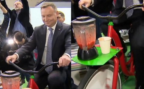 Andrzej Duda na otwarciu Narodowej Wystawy Rolniczej ukręcił koktajl na rowerze:duda::clap: