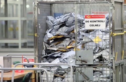 Poczta Polska nalicza opłaty, by zniechęcić do zakupów w chińskich sklepach internetowych