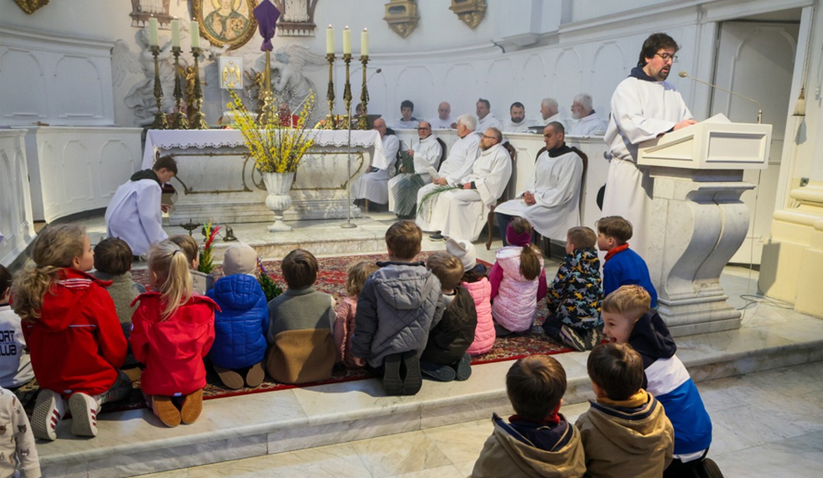 Kościół globalnie mierzy się ze spadkiem powołań i wiernych, ale rośnie w krajach Afryki