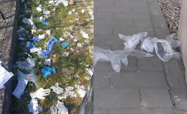 Coraz więcej jednorazowych rękawiczek pod sklepami i na ulicach