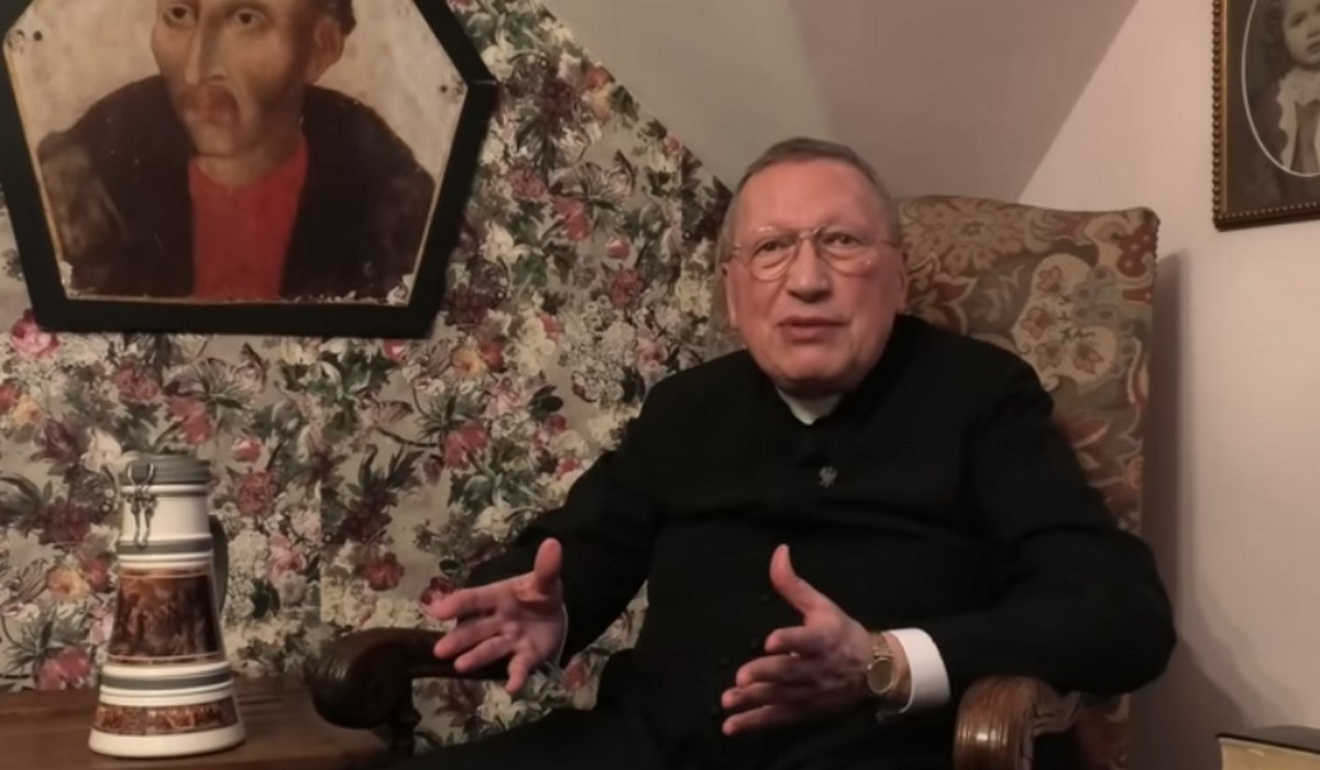 Kuria odcina się od księdza-szura, który co jakiś czas dostaje piany w internecie