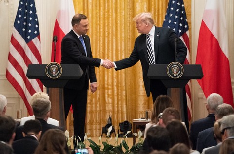 Duda chce wybudować "Fort Trump". Mina Donalda Trumpa bezcenna
