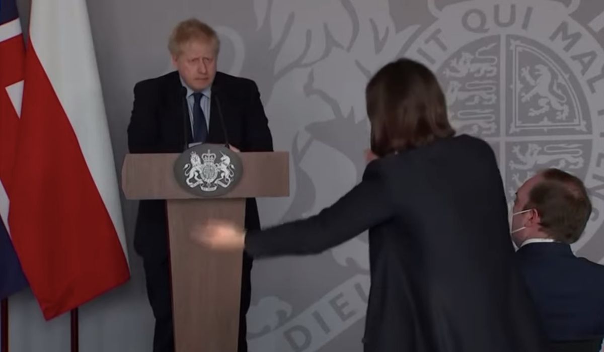 Premier Johnson w Warszawie był zmuszony wysłuchać ochrzanu za bezczynność, tylko kiwał głową