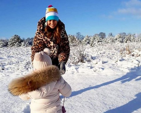 Lewandowska skrytykowana za naturalne futro na kombinezonie córki