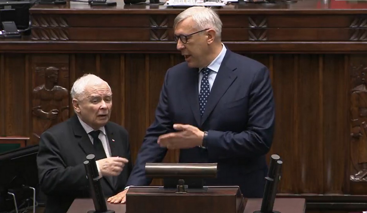 Przez spięcie dawnych przyjaciół, Kaczyńskiego i Giertycha, marszałek musiał ogłosić przerwę na uspokojenie