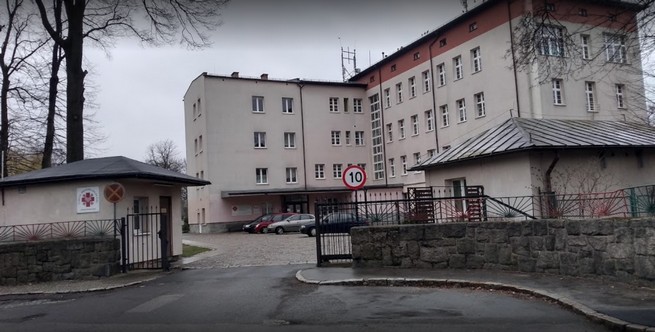 Jelenia Góra: rektor i alumni seminarium zgłosili się do pomocy na oddziale dla zakażonych