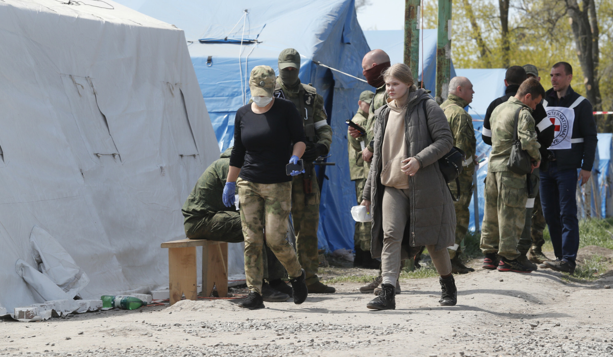 Ukraina: ewakuacja ludzi z Azowstalu, pierwsze grupy są w drodze, wielu wciąż czeka