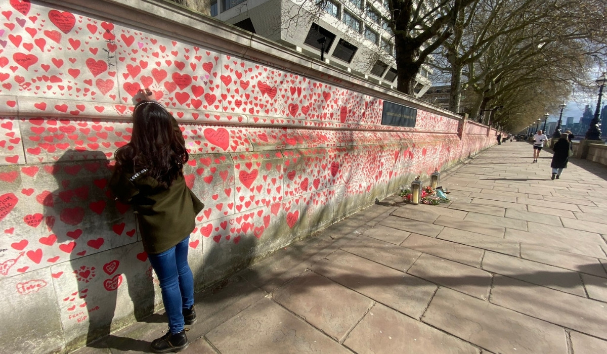 Kadr dnia: "covidowa ściana" w Londynie na pamiątkę tych, których zabrała pandemia