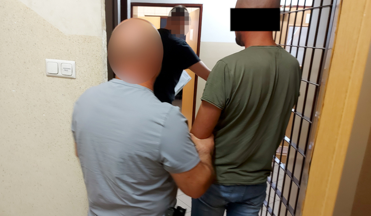 Hattrick pijanego kierowcy: holował puste auto, ale też oba były kradzione