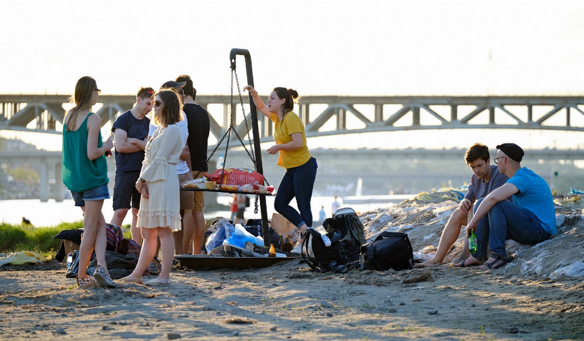 Warszawa: w kilku dzielnicach wprowadzono ograniczenia w rozpalaniu grilli i ognisk przez zły stan powietrza