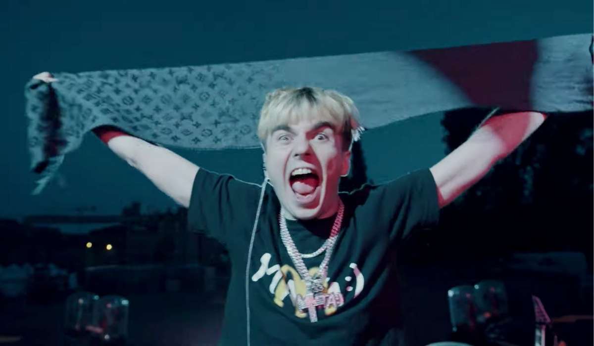 Mata zrobił kolejny kawałek, w którym wyraża pewną niechęć do rządu i wymiaru sprawiedliwości