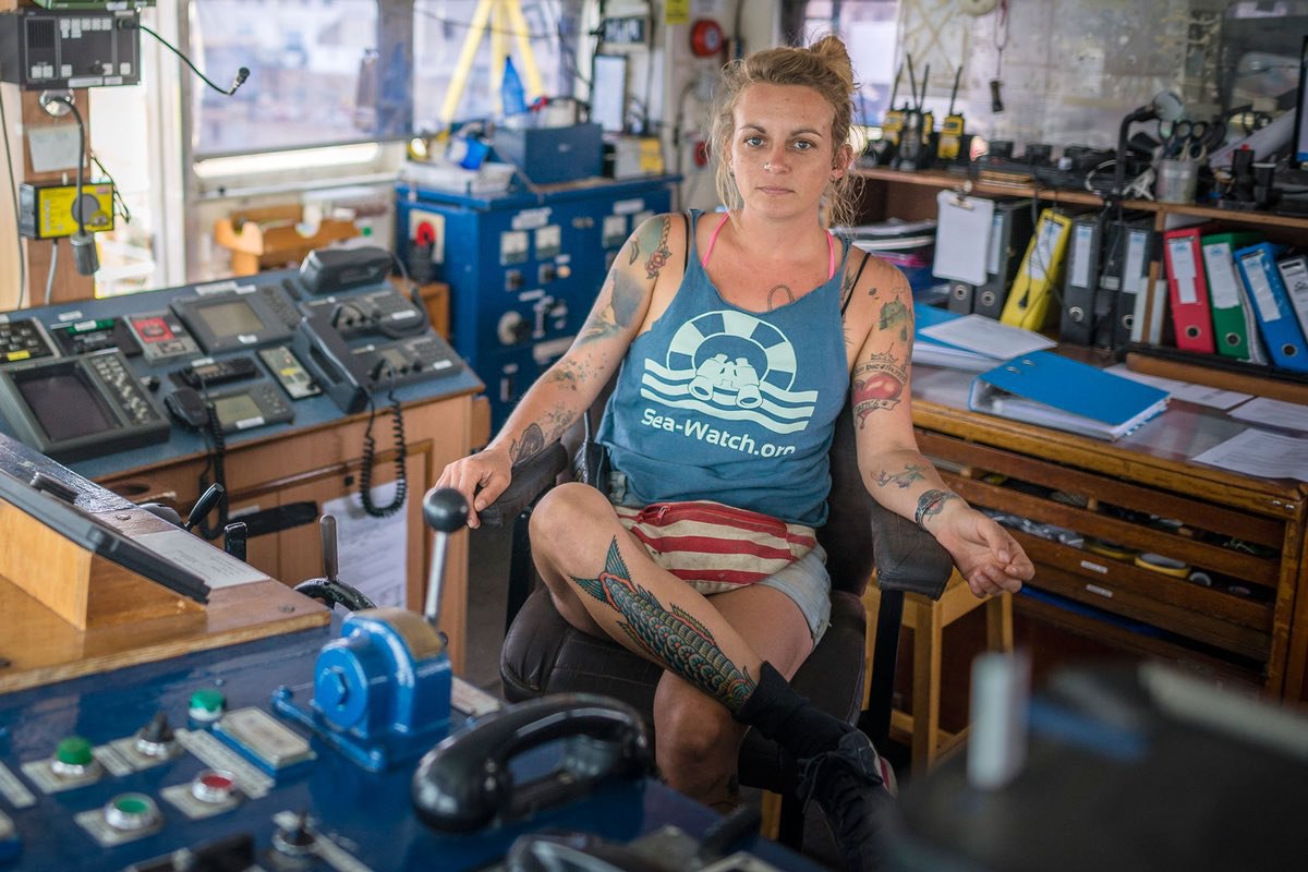 Kapitan łodzi ratującej uchodźców zagrożona karą odsiadki do 20 lat