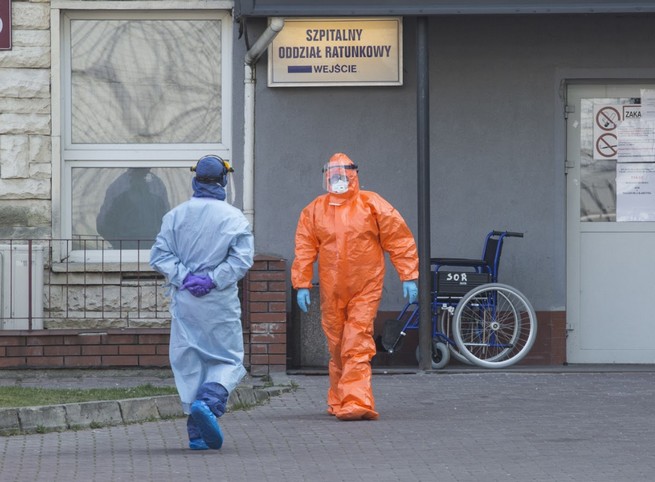 Polskie testy na koronawirusa od miesiąca zalegają w magazynie