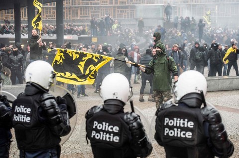 Premier Belgii podał się do dymisji. Po podpisaniu paktu ws. migracji