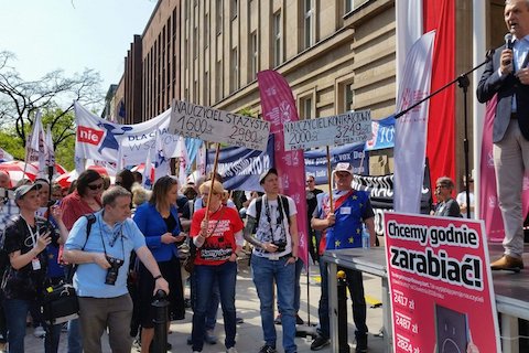 Nauczyciele też poszli na L4. Z powodu protestów zamknięto niektóre szkoły