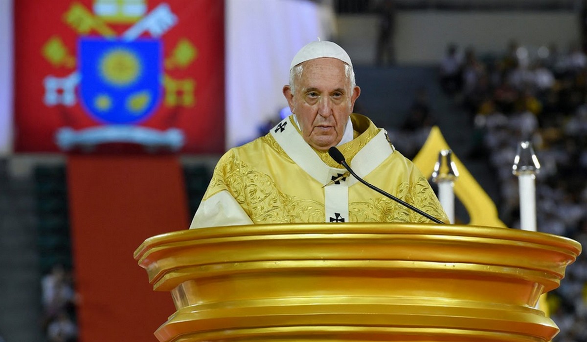 Papież uważa, że media manipulują jego słowami, ale też znowu powtórzył, że na wojnie nie ma dobrych i złych