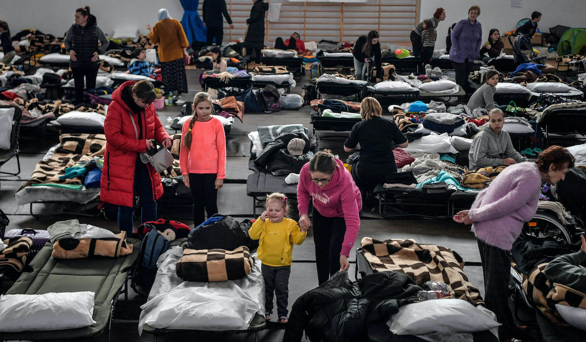 Polscy i niemieccy politycy proszą Brukselę, żeby sypnęła pieniędzmi na pomoc uchodźcom, 1000 euro na osobę