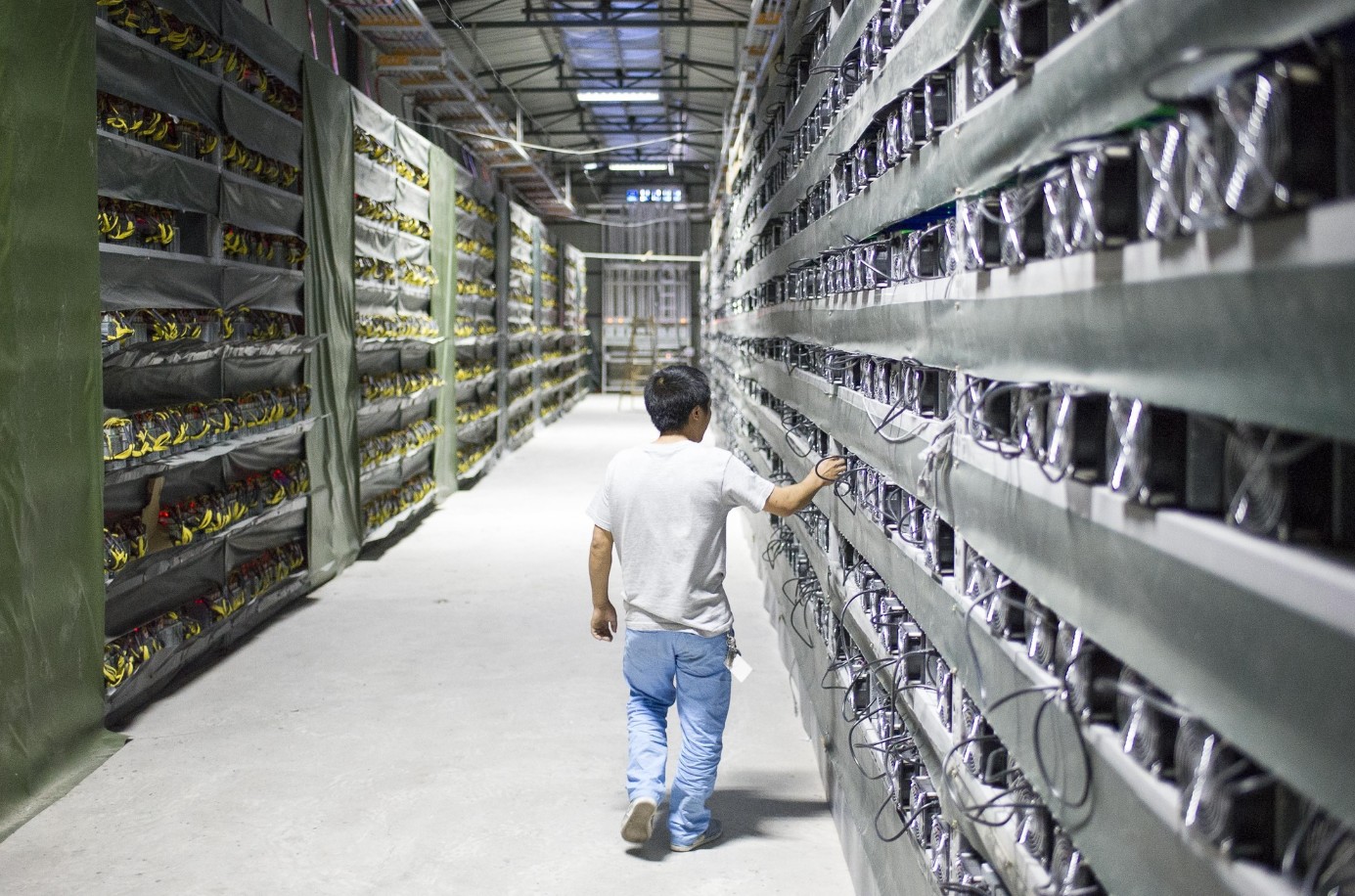 Bitcoin zużywa już więcej energii niż Szwajcaria, a im popularniejszy, tym więcej potrzebuje