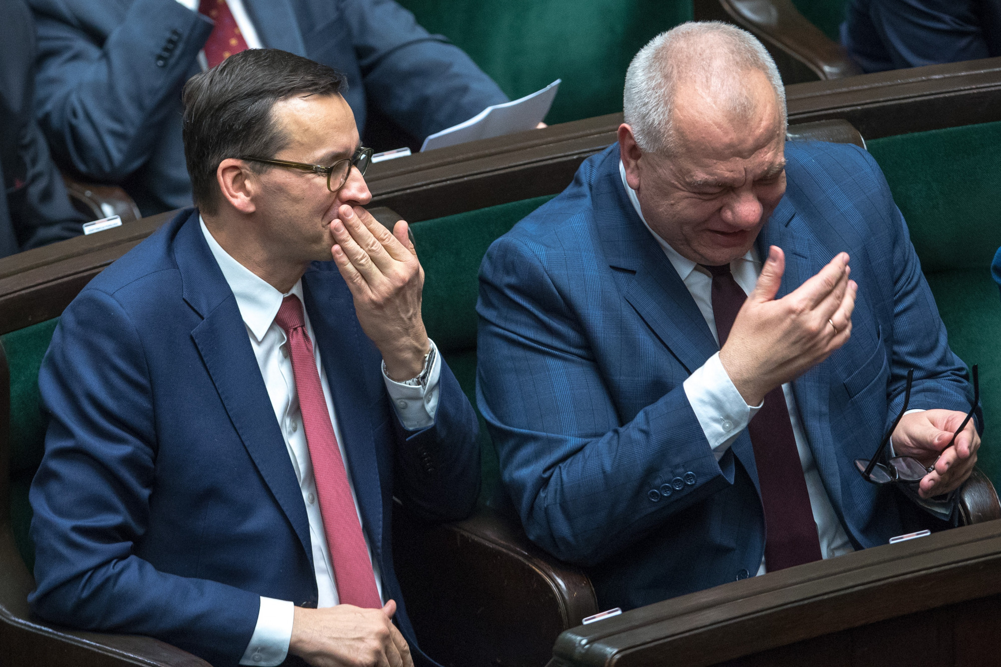 Premier zdecydowanym oj tam oj tam kończy temat poprzednich wyborów, na które poszły miliony