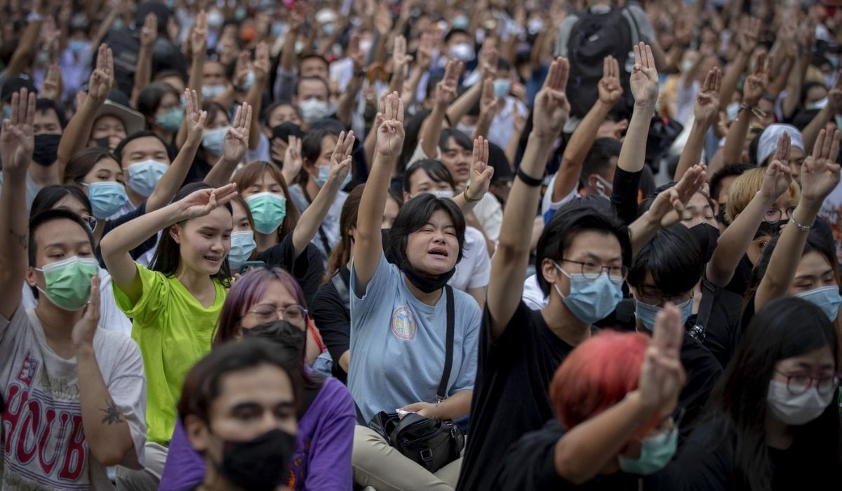 Tajlandia: coraz liczniejsze protesty i żądania rezygnacji premiera, który wolałby jednak nie rezygnować