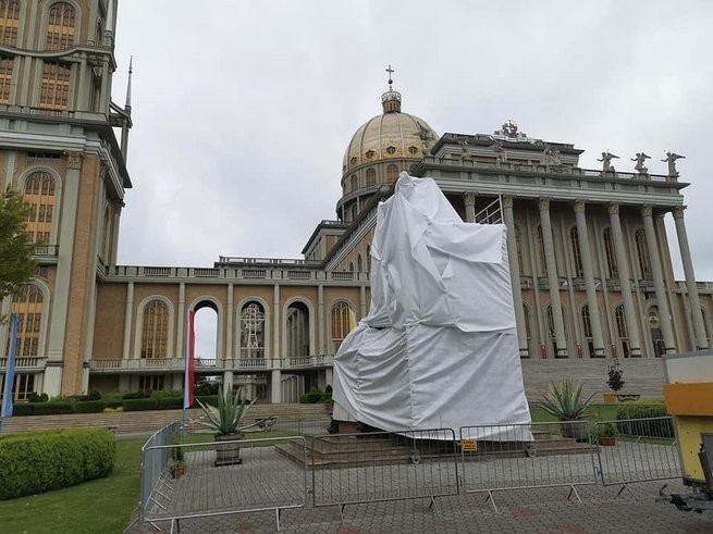 Pomnik pe*ofila z Janem Pawłem II został usunięty z Lichenia, wróci sam papież, ksiądz zostanie przeniesiony