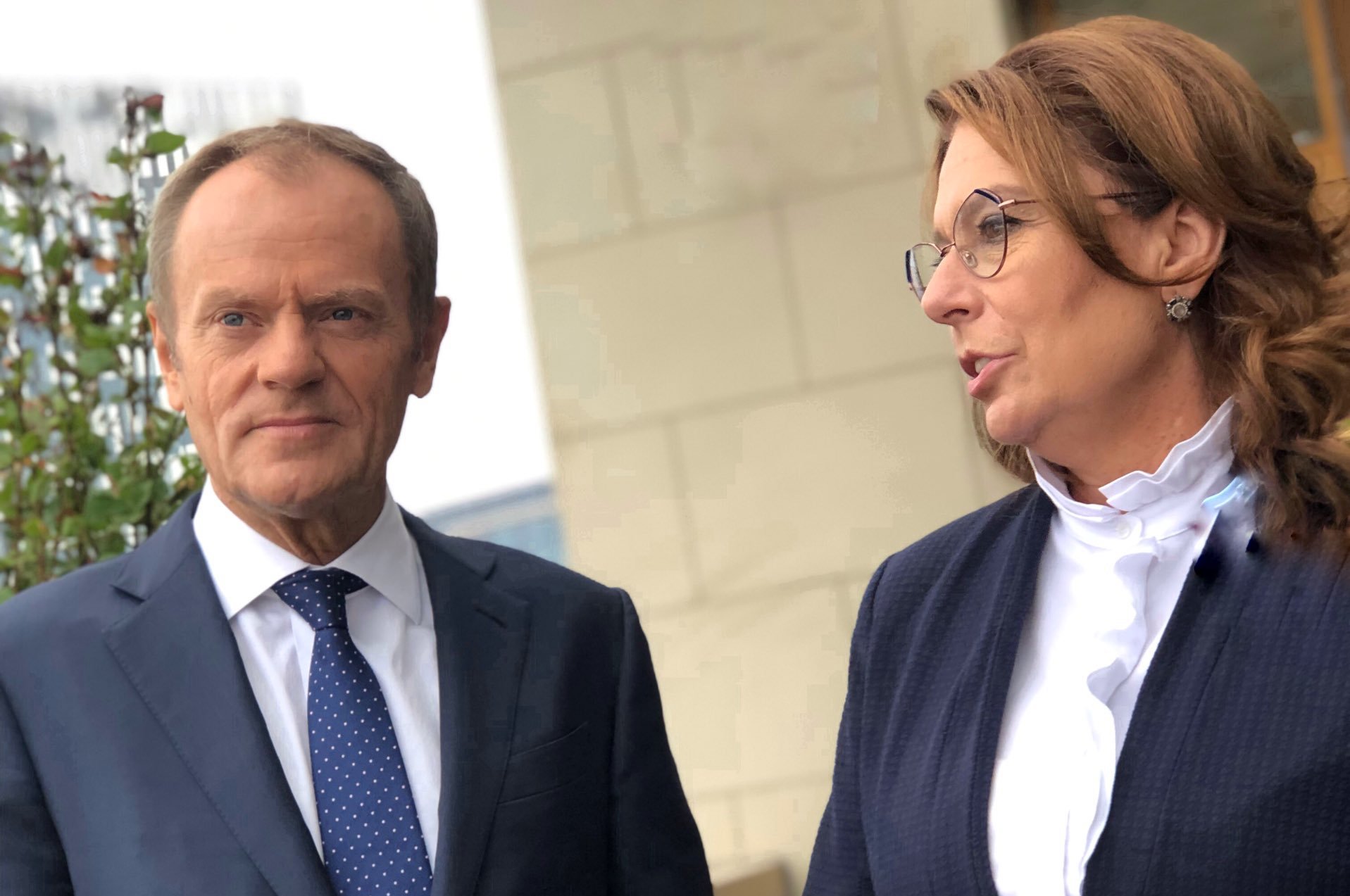 Tusk chwali Kidawę-Błońską: normalna, uśmiechnięta, mądra i dobra