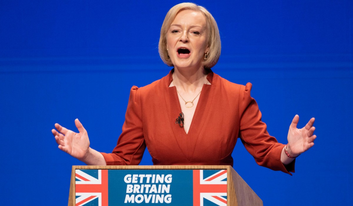 Brytyjski przemysł i biznes alarmują, że brakuje imigrantów do pracy, premier Liz Truss chce poluzować przepisy