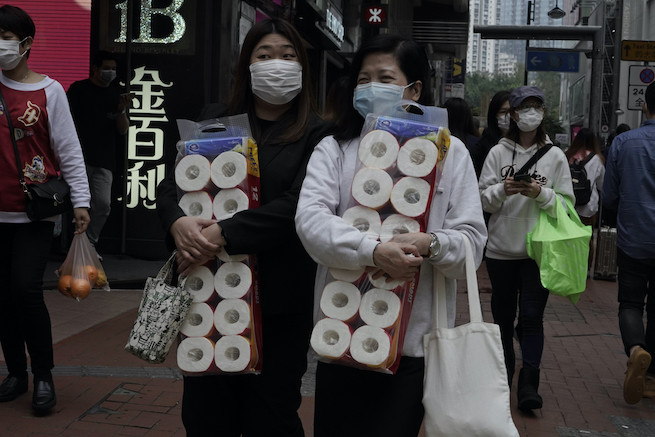 Papier toaletowy jednym z najbardziej pożądanych towarów w Singapurze i Hong Kongu