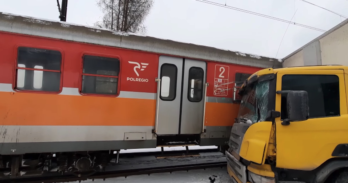 Pociąg EN57 miał dwa wypadki tego samego dnia, w dwóch różnych miejscach