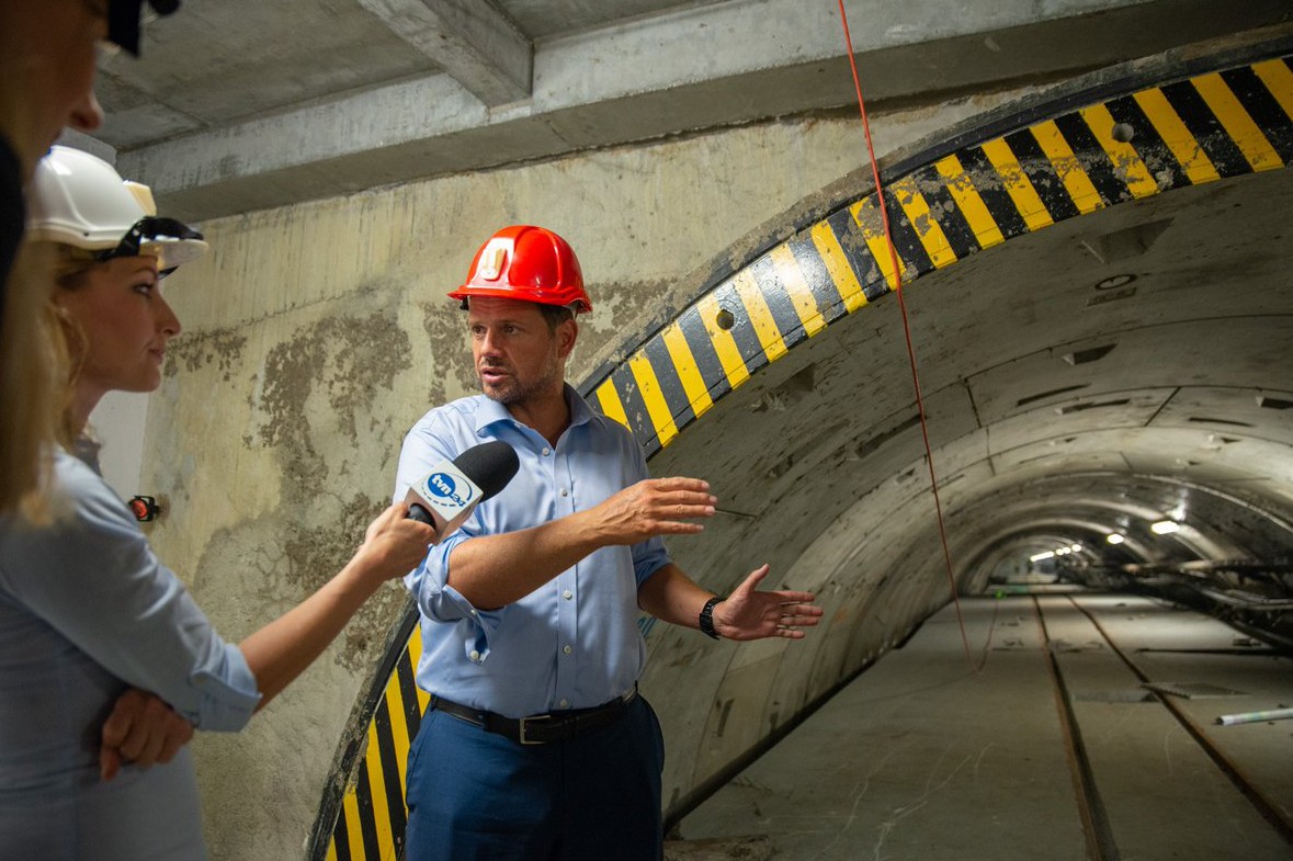Trzaskowski: kto sponsoruje hejterów atakujących ratusz i siejących panikę?