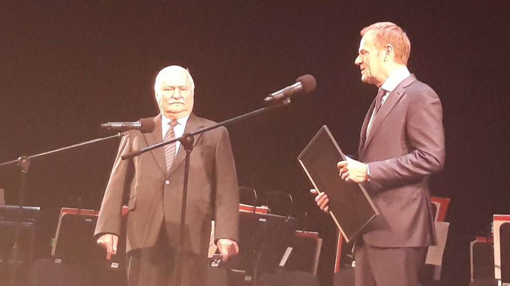 Tusk przyjechał na urodziny Wałęsy: "Dał nam przykład Lech Wałęsa, jak zwyciężać mamy":tusk::v: