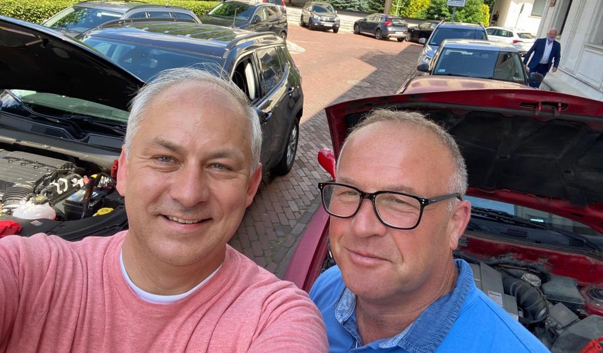 Poseł z KO pomógł posłowi z PiS, bo miał problem z samochodem i na chwilę zachowywali się jak ludzie