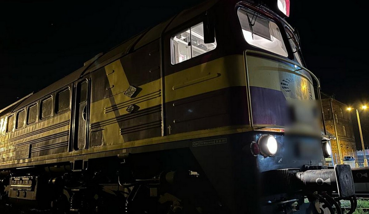 Nysa: napruty maszynista zobaczył policjantów, porzucił lokomotywę i próbował uciekać pieszo