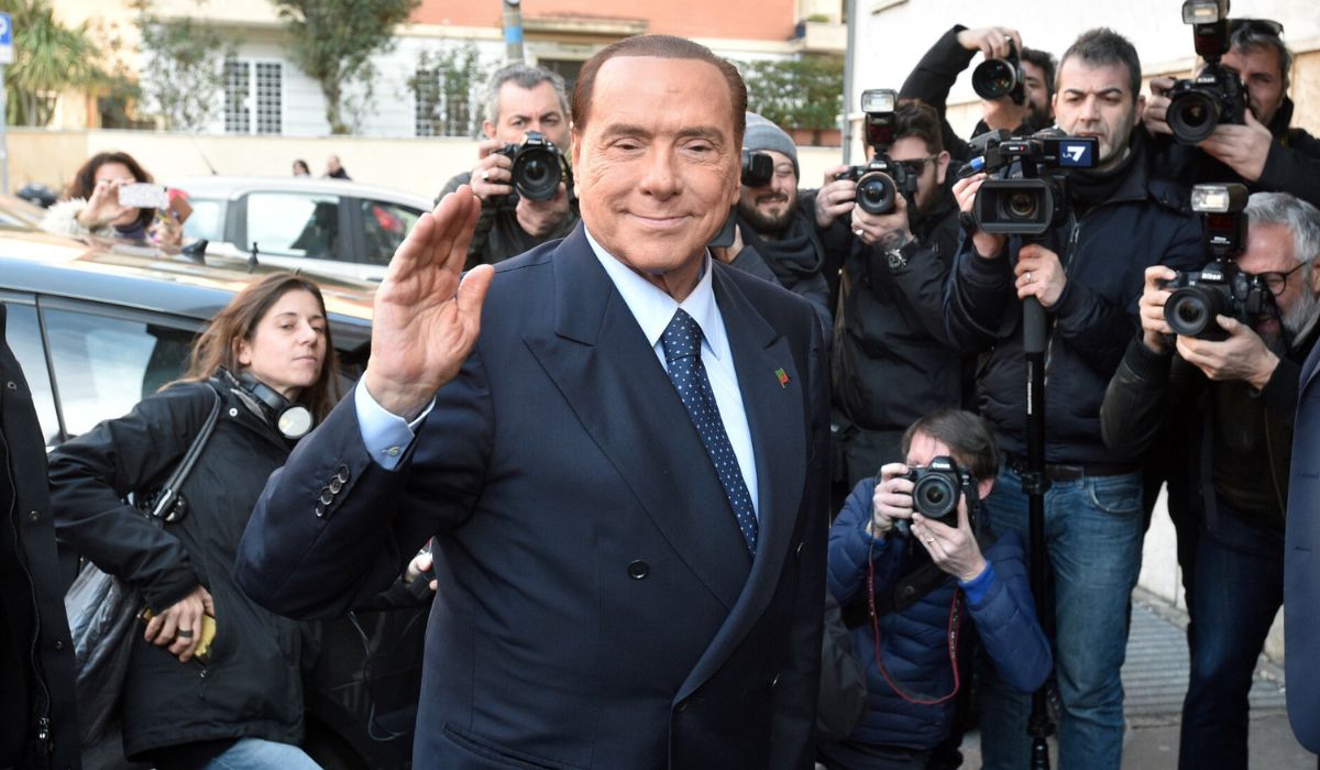 Okazało się, że Berlusconi przed śmiercią pasjami oglądał telewizję i kupował bezwartościowe obrazy z reklam