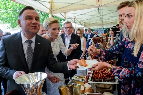 Szczerski: "Tak mało dzieje się w Pałacu Prezydenckim, że nawet piwo się przedatowało"