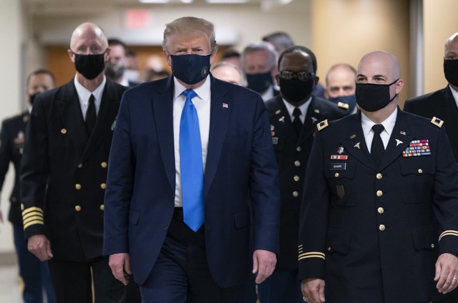 Po kolejnym rekordzie liczby zakażeń, Trump doszedł do wniosku, że jednak maseczki są spoko