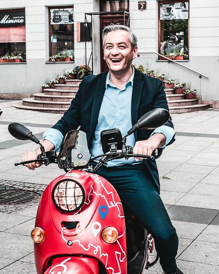 Partia Biedronia jeszcze nie ma nazwy, a już przekroczyła próg wyborczy