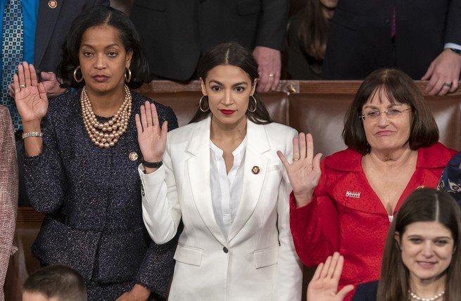 USA: policjant napisał, że kongresmenka "zasługuje na kulkę", drugi polajkował, obaj stracili pracę