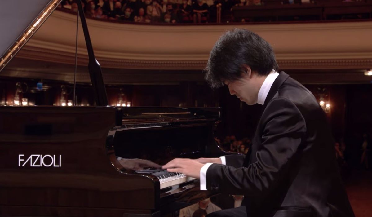 Może chcesz posłuchać, jak zwycięzca konkursu Chopinowskiego pozamiatał scenę