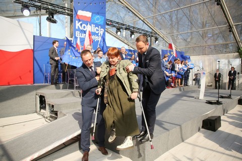 Wpadka podczas Rady Krajowej PO. Ochojska: trzeba mnie było wnieść