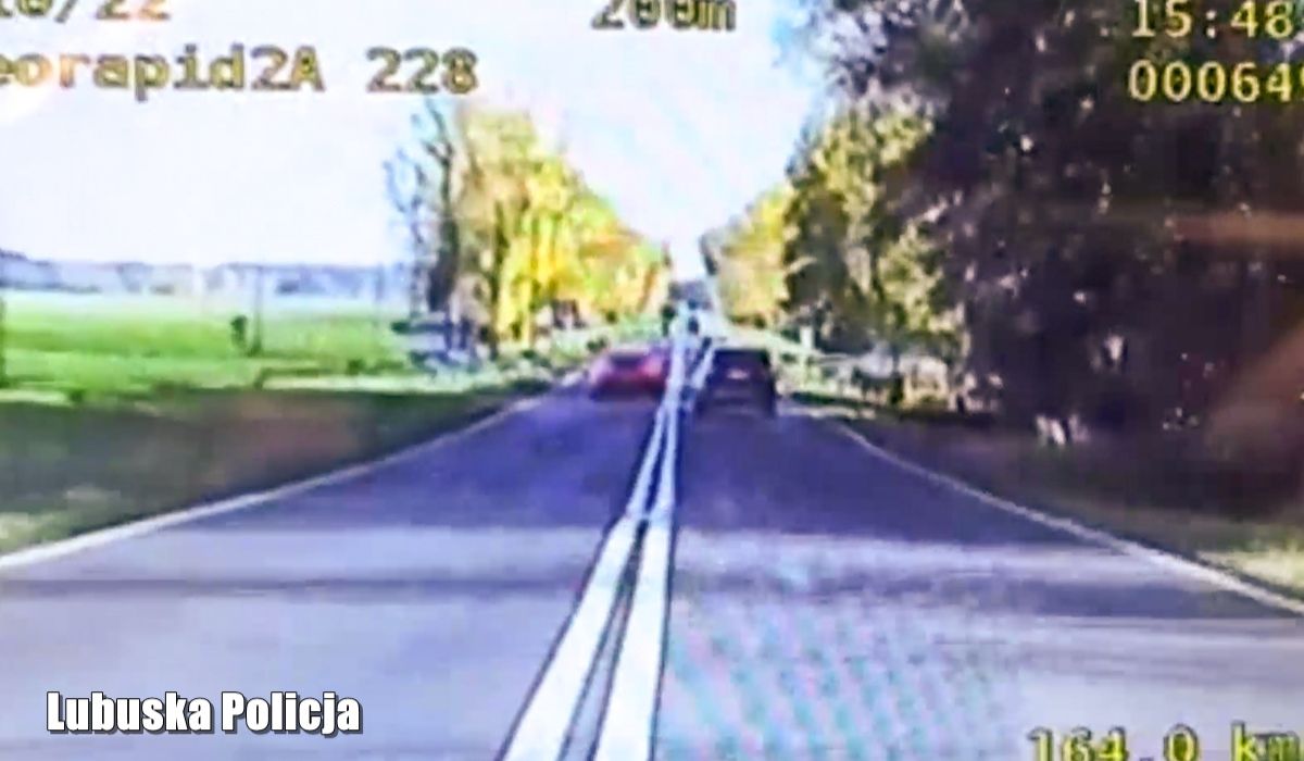 Zielona Góra: niezbyt rozgarnięty kierowca w kilka sekund zarobił aż 55 punktów karnych